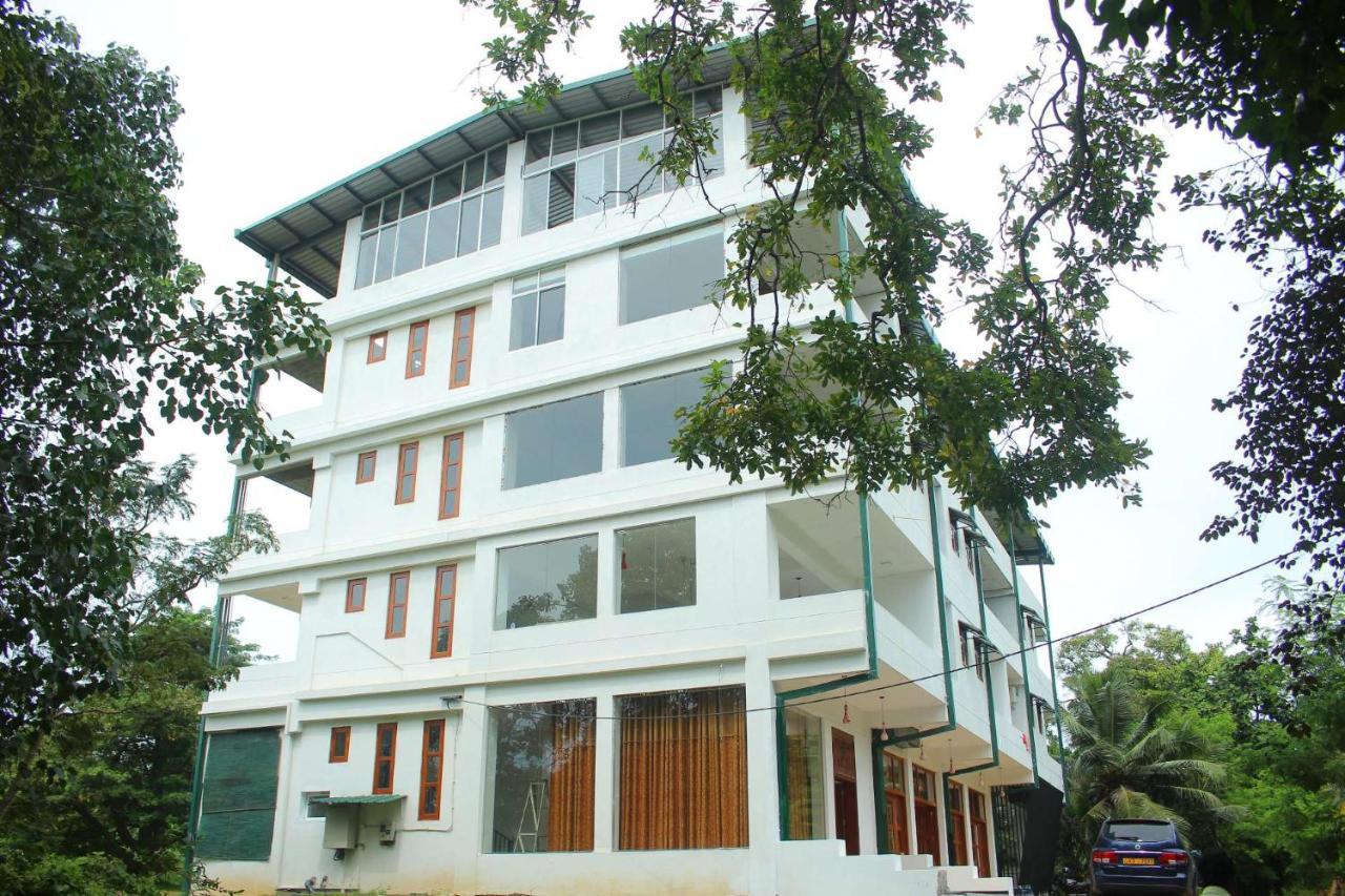 Heritage Eco Resort Kelaniya Exterior photo